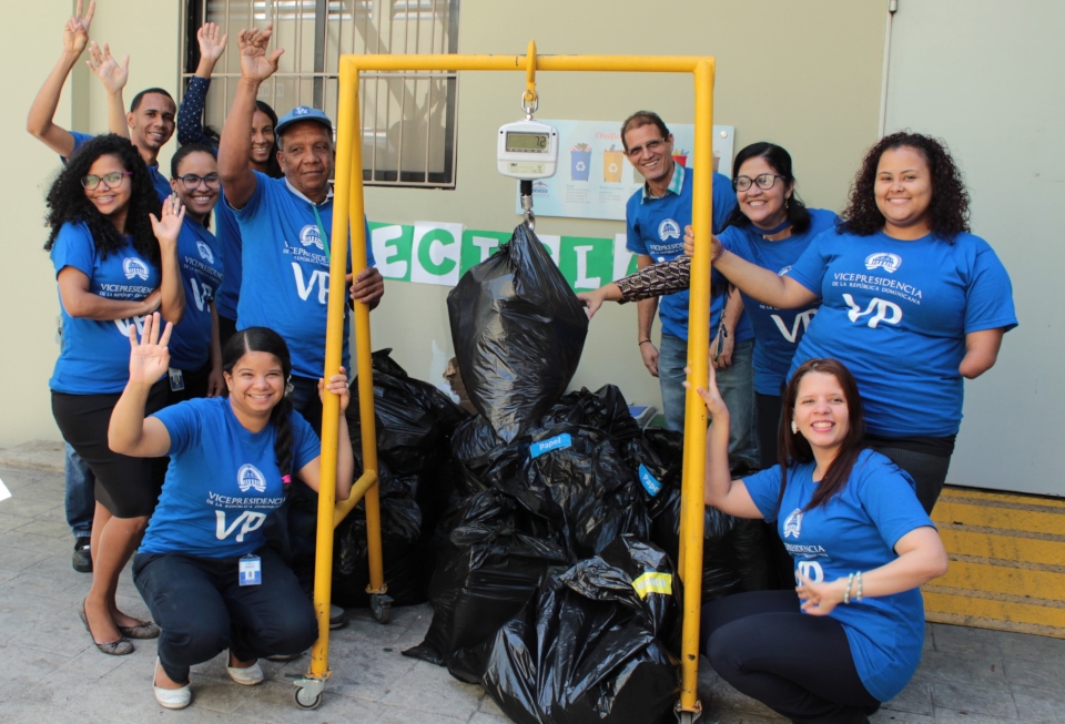 Colaboradores de Adess se capacitan en reciclaje y manejo de residuos